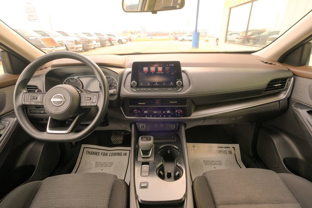 Used 2023 Nissan Rogue SV image 31