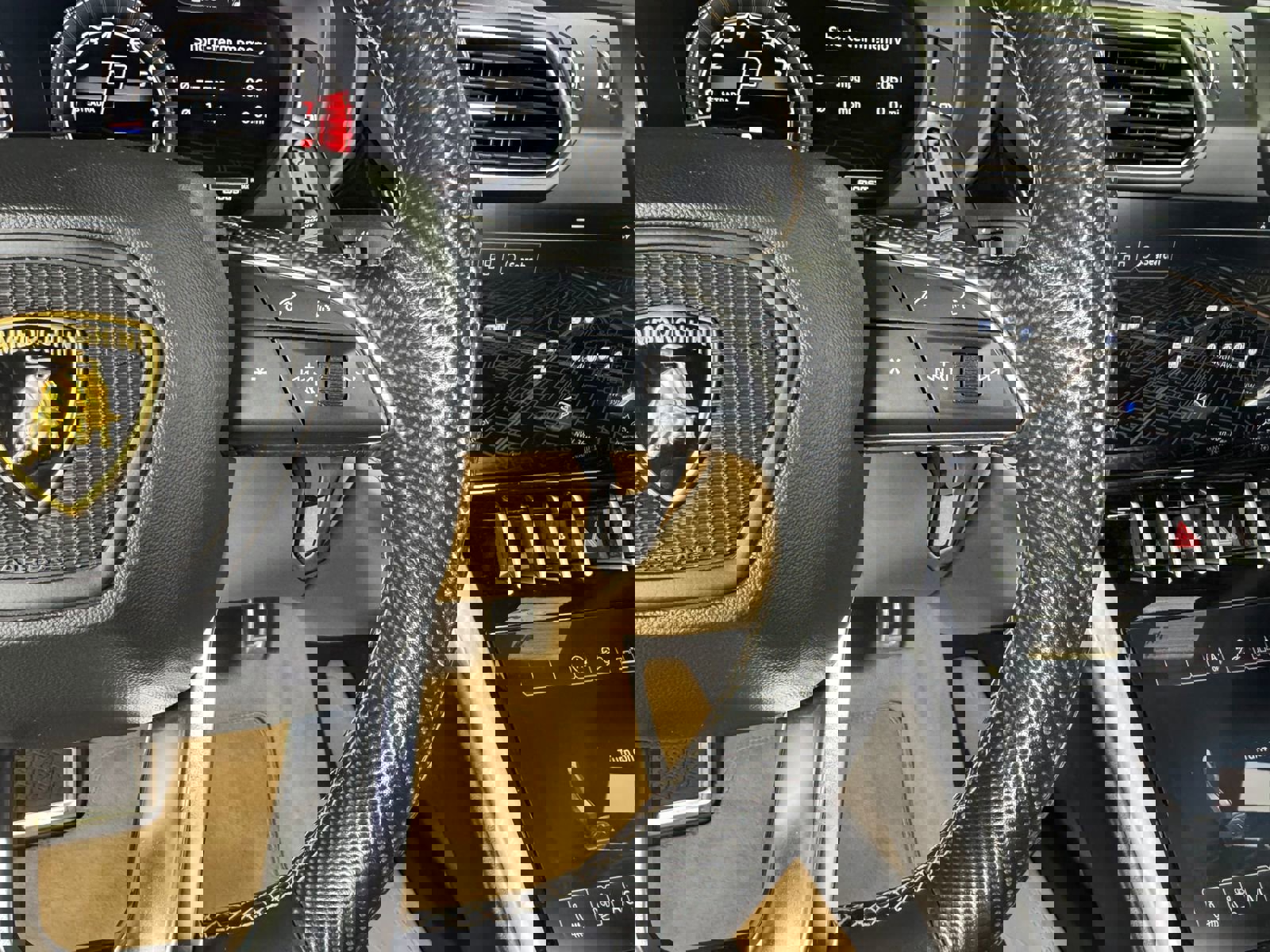 Used 2021 Lamborghini Urus image 23