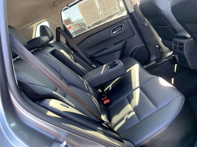 Used 2021 Nissan Rogue SV w/ Premium Package image 12