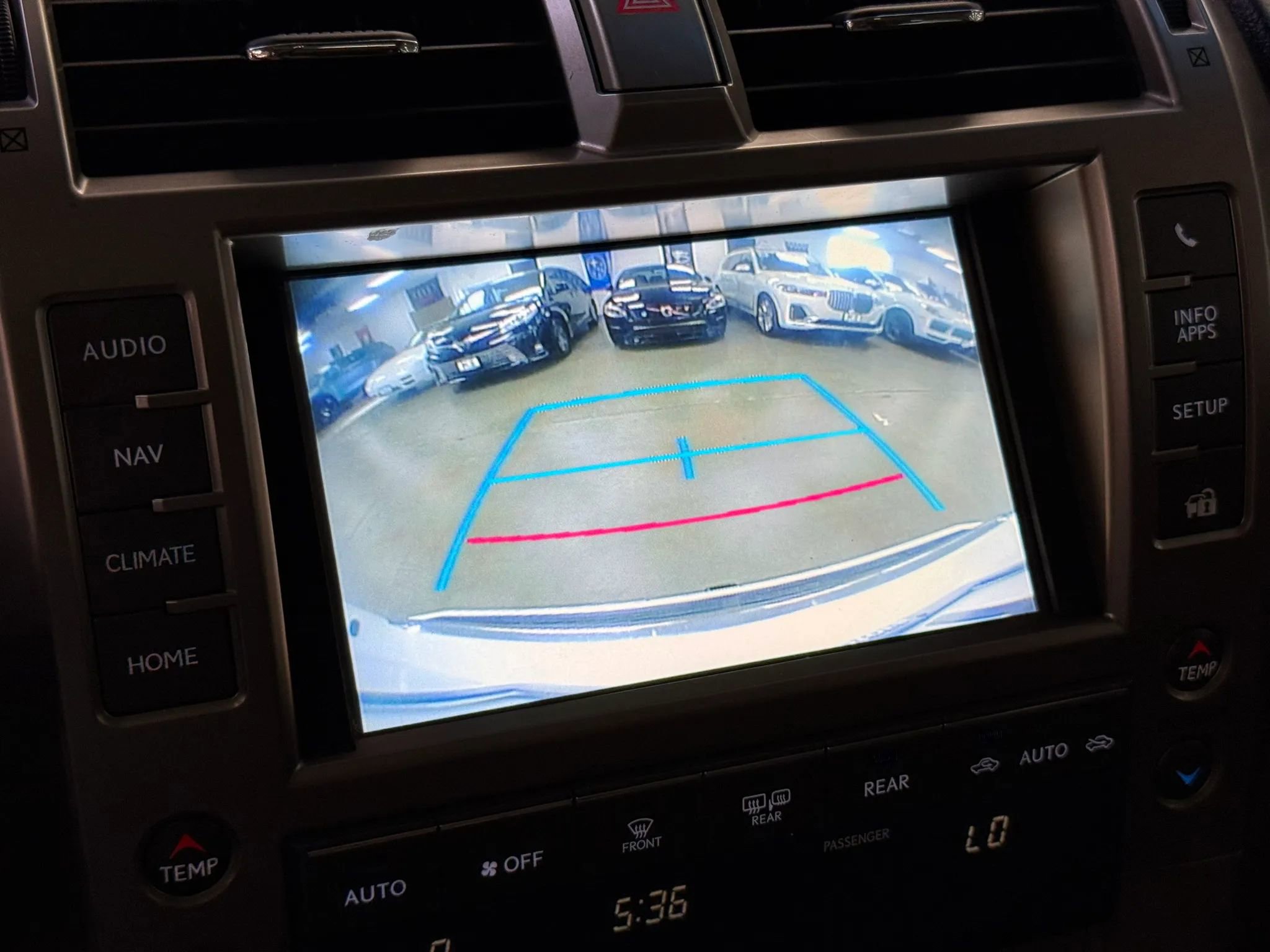 Used 2015 Lexus GX 460 w/ Premium Package AWD/4WD image 32
