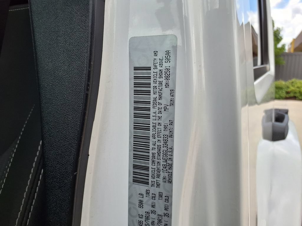 Used 2016 Jeep Wrangler Unlimited Sahara w/ Connectivity Group AWD/4WD image 33