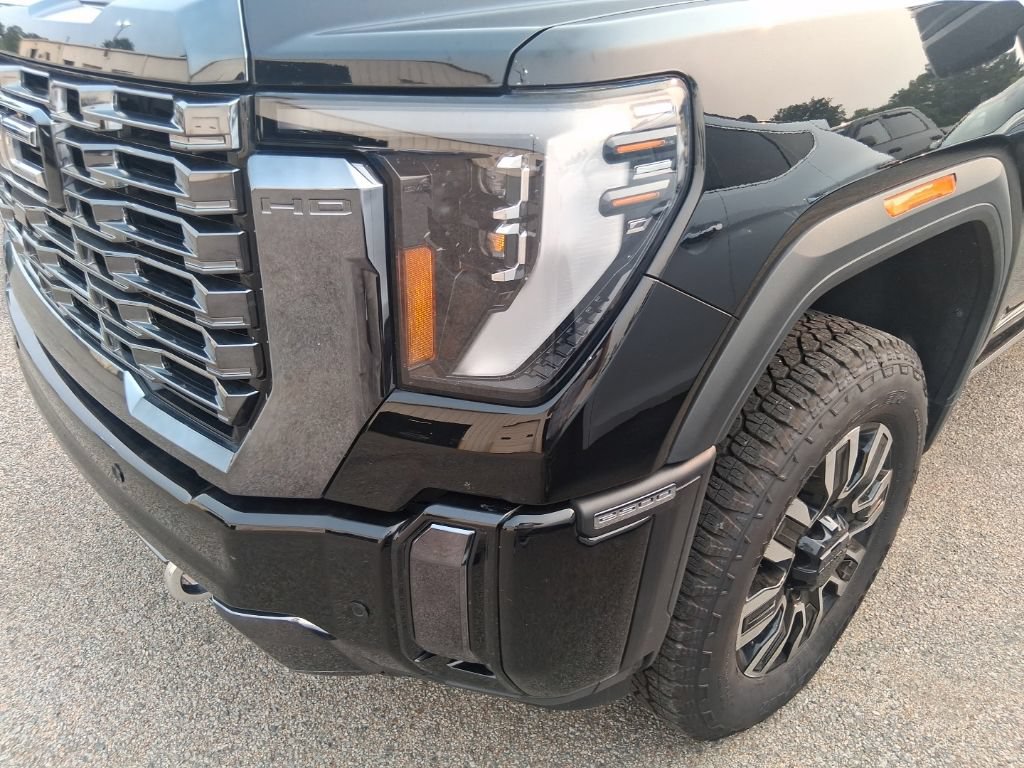 Used 2024 GMC Sierra 2500 Denali Ultimate w/ Max Trailering Package AWD/4WD image 14