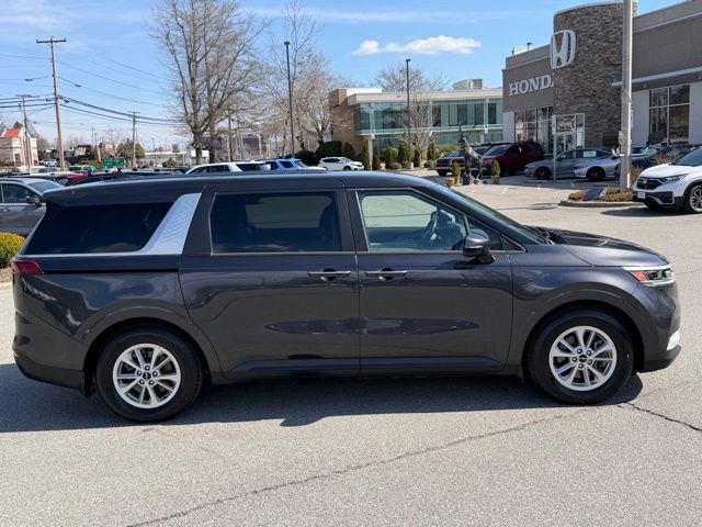 Used 2022 Kia Carnival LX image 4