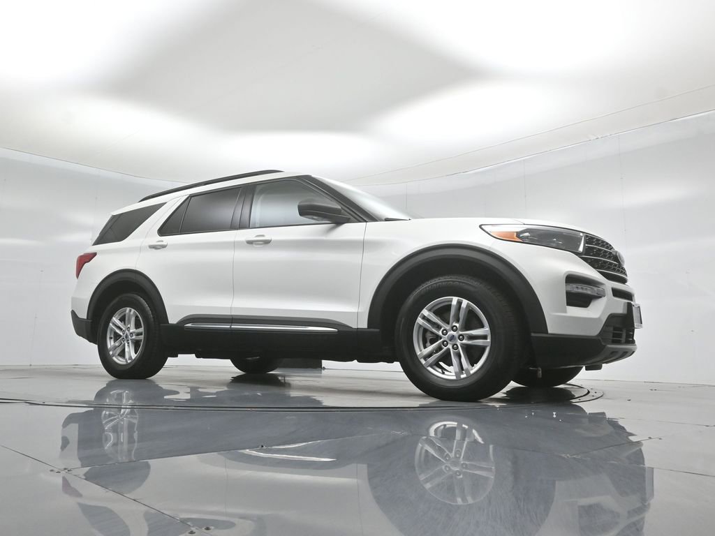 Certified 2023 Ford Explorer XLT w/ Equipment Group 202A RWD image 4