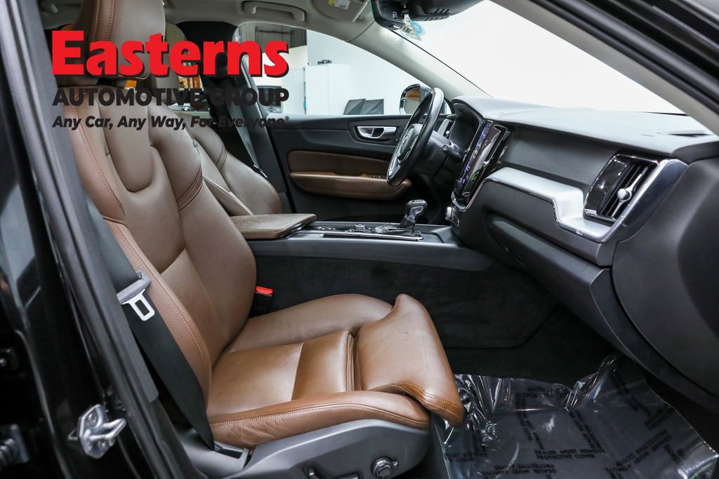 Used 2019 Volvo XC60 T5 Momentum w/ Multimedia Package image 34