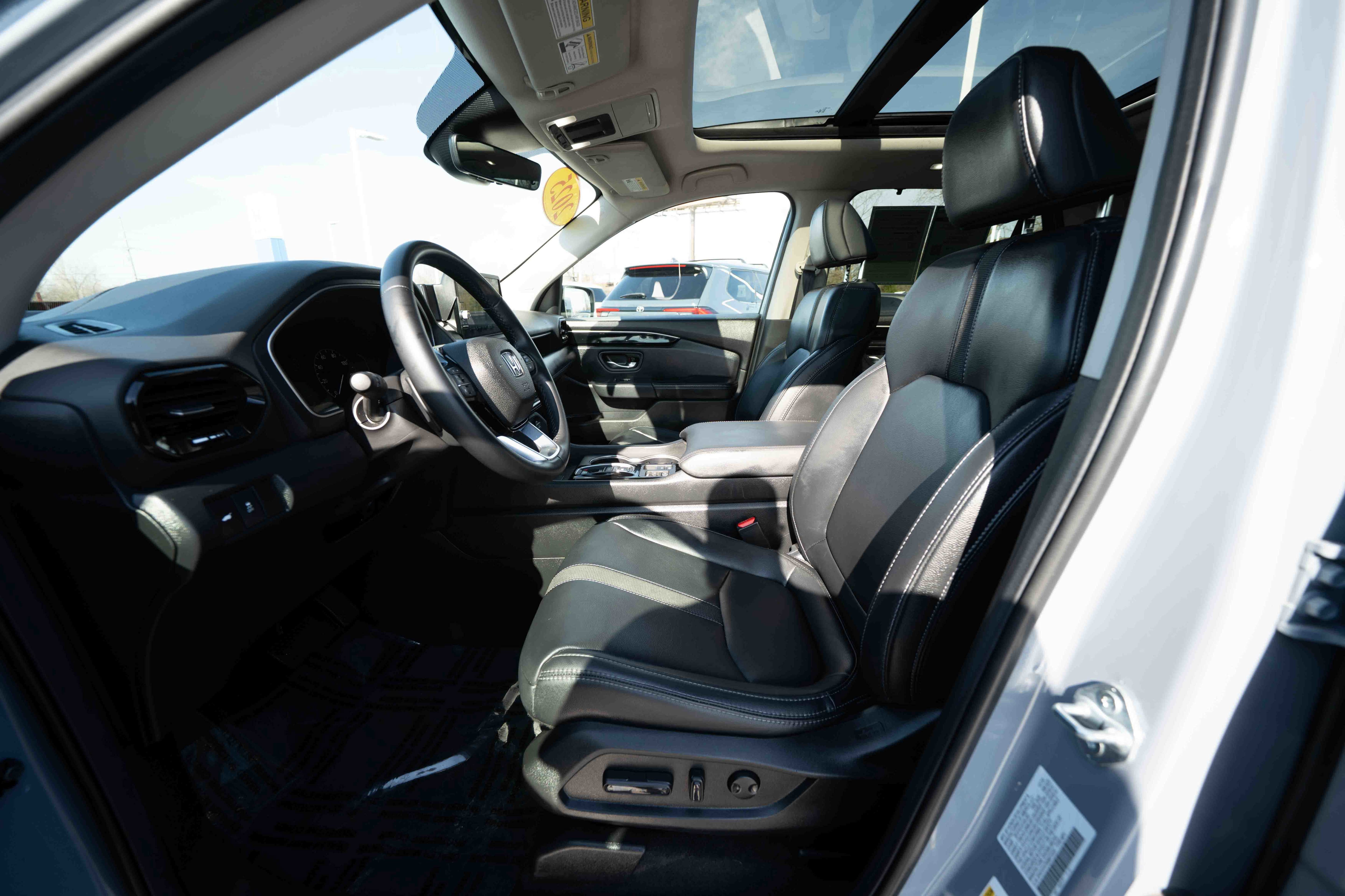 Used 2025 Honda Pilot Touring image 9