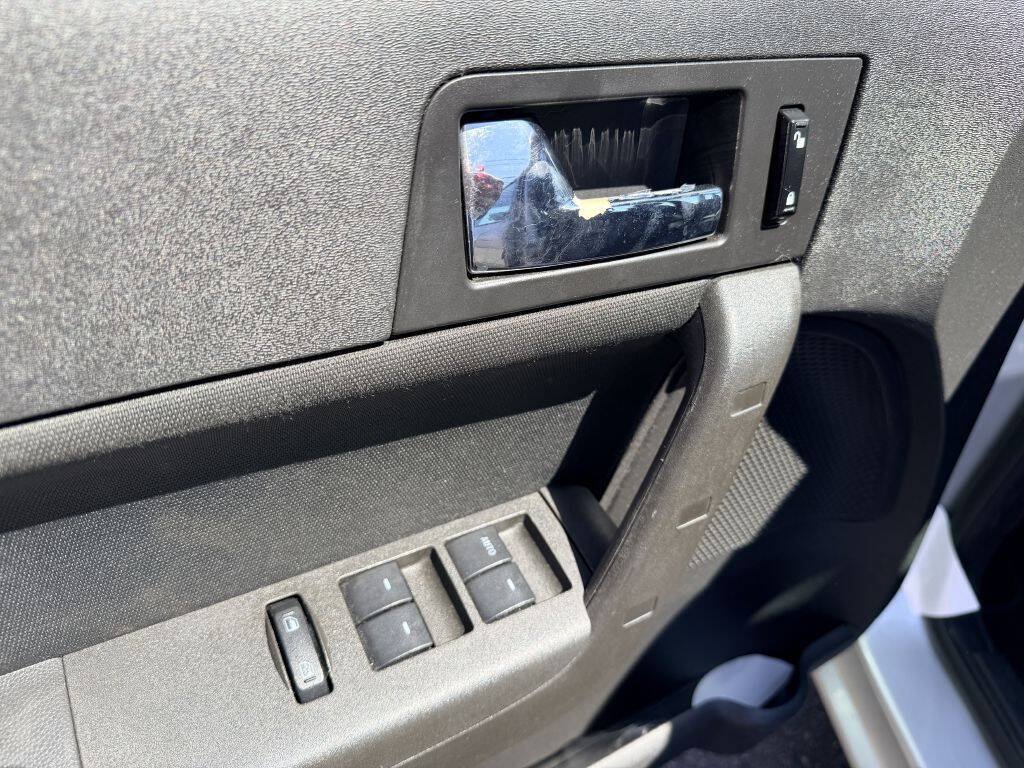 Used 2009 Ford Focus SES FWD image 7