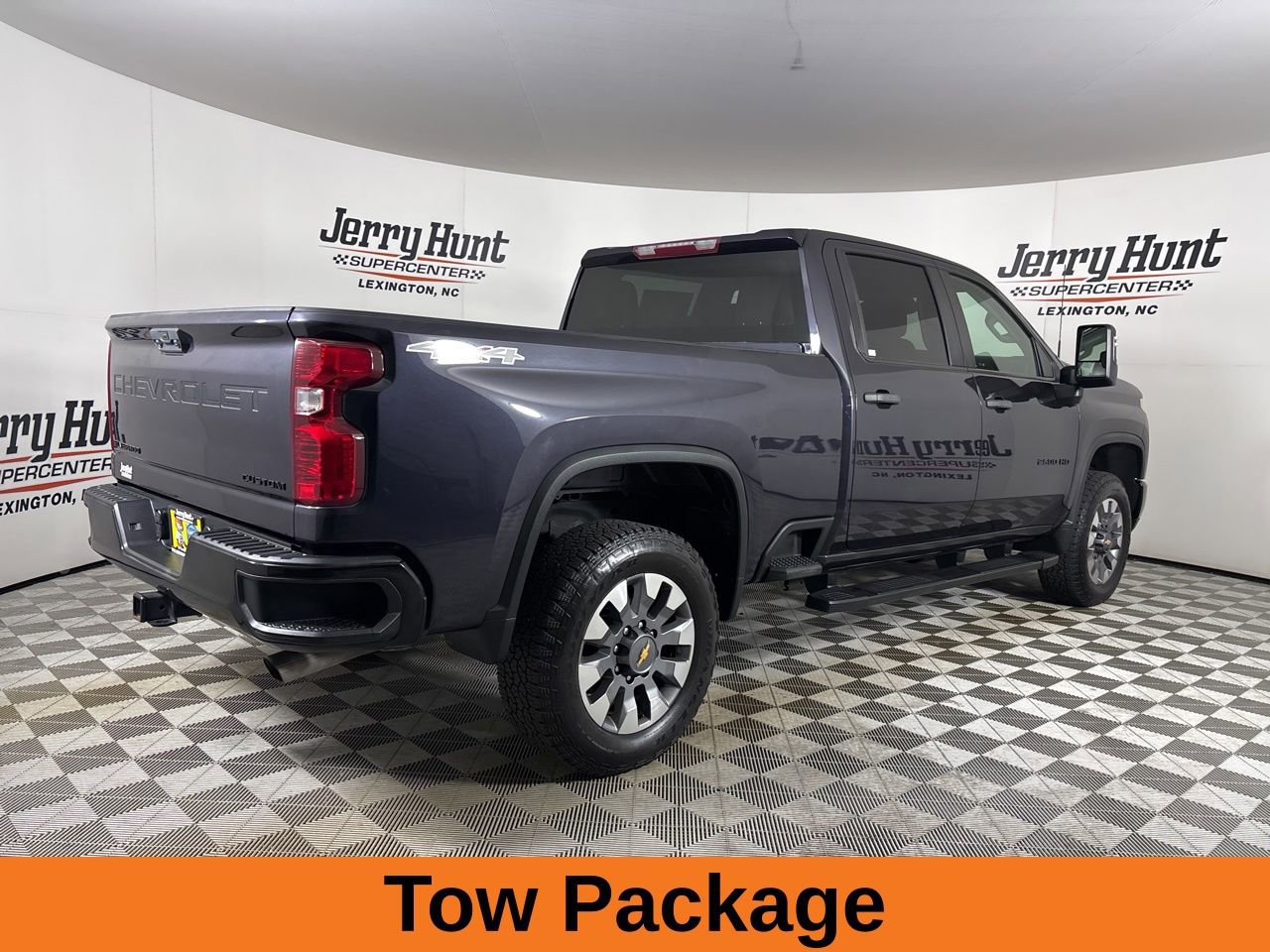 Used 2024 Chevrolet Silverado 2500 Custom w/ Custom Convenience Package image 5