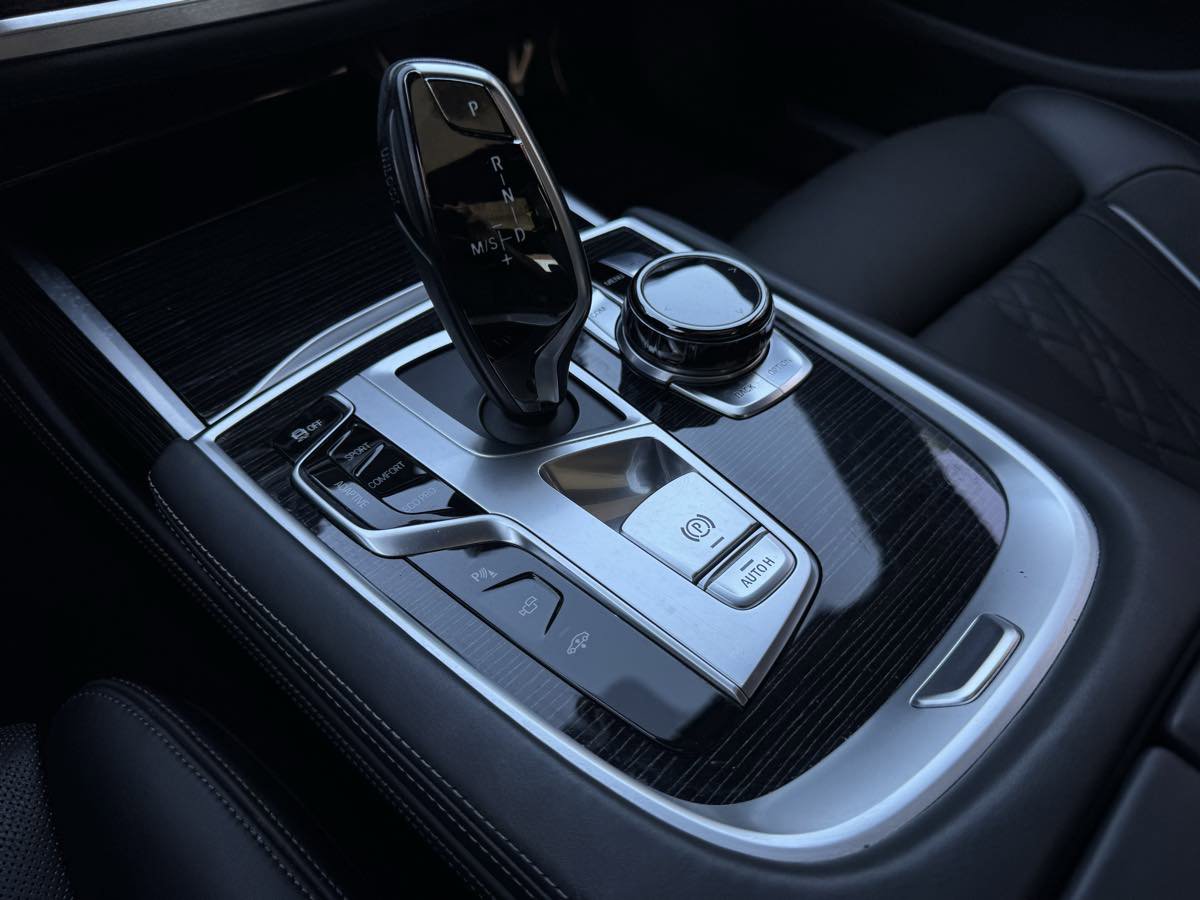 Used 2018 BMW 740i image 17