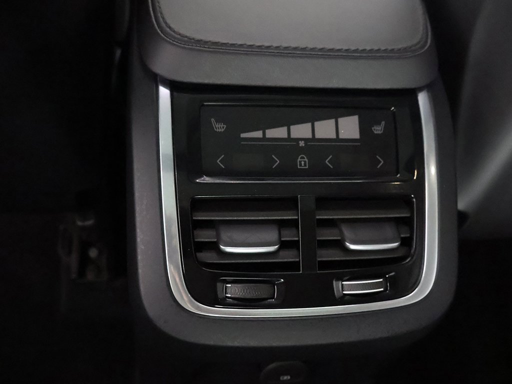 Used 2024 Volvo XC90 T8 Plus w/ Protection Package Premier image 40
