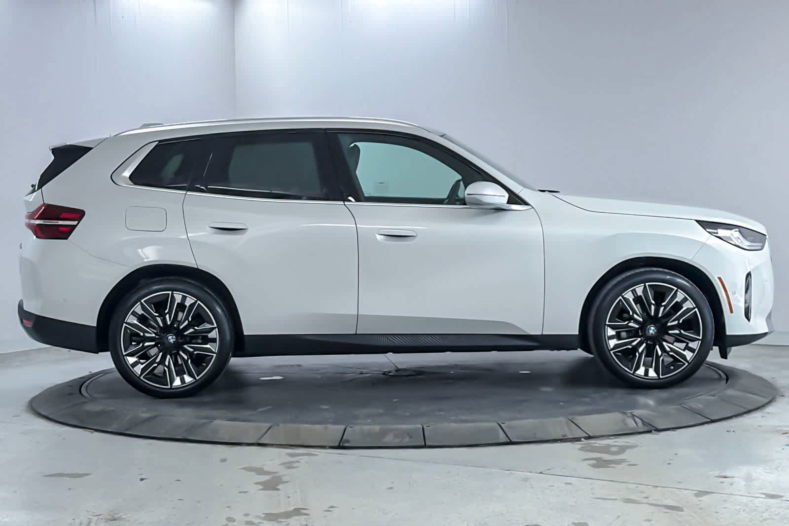 Used 2025 BMW X3 xDrive30i w/ Convenience Package AWD/4WD image 8