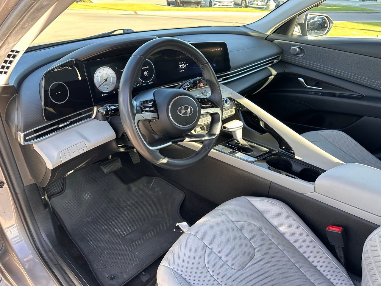 Used 2023 Hyundai Elantra Limited image 21
