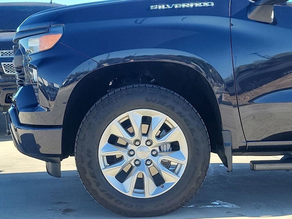 Used 2023 Chevrolet Silverado 1500 Custom AWD/4WD image 38