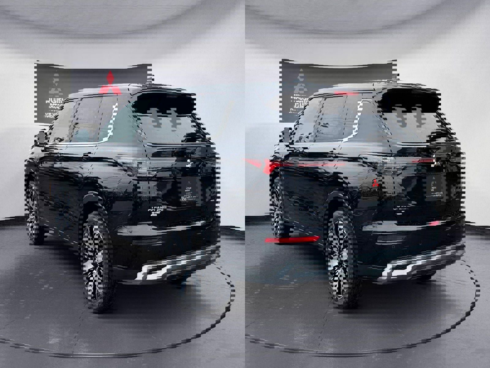 New 2025 Mitsubishi Outlander SE image 3