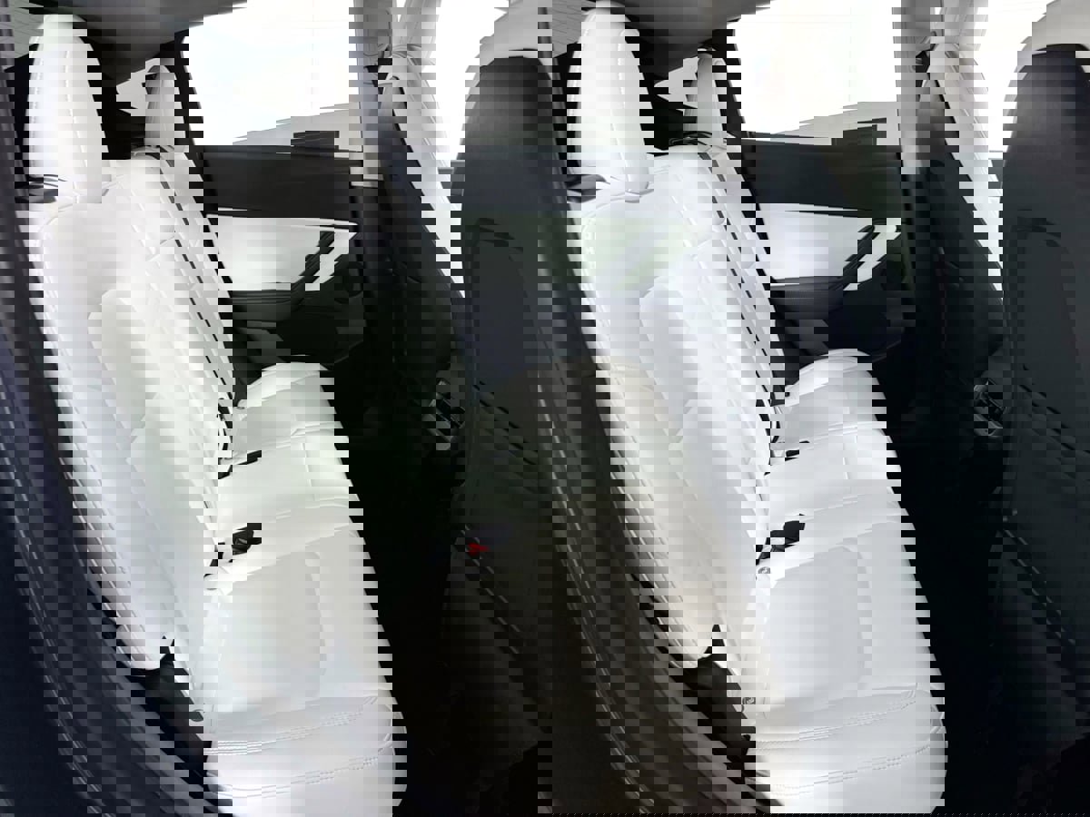 Used 2022 Tesla Model Y Long Range image 31