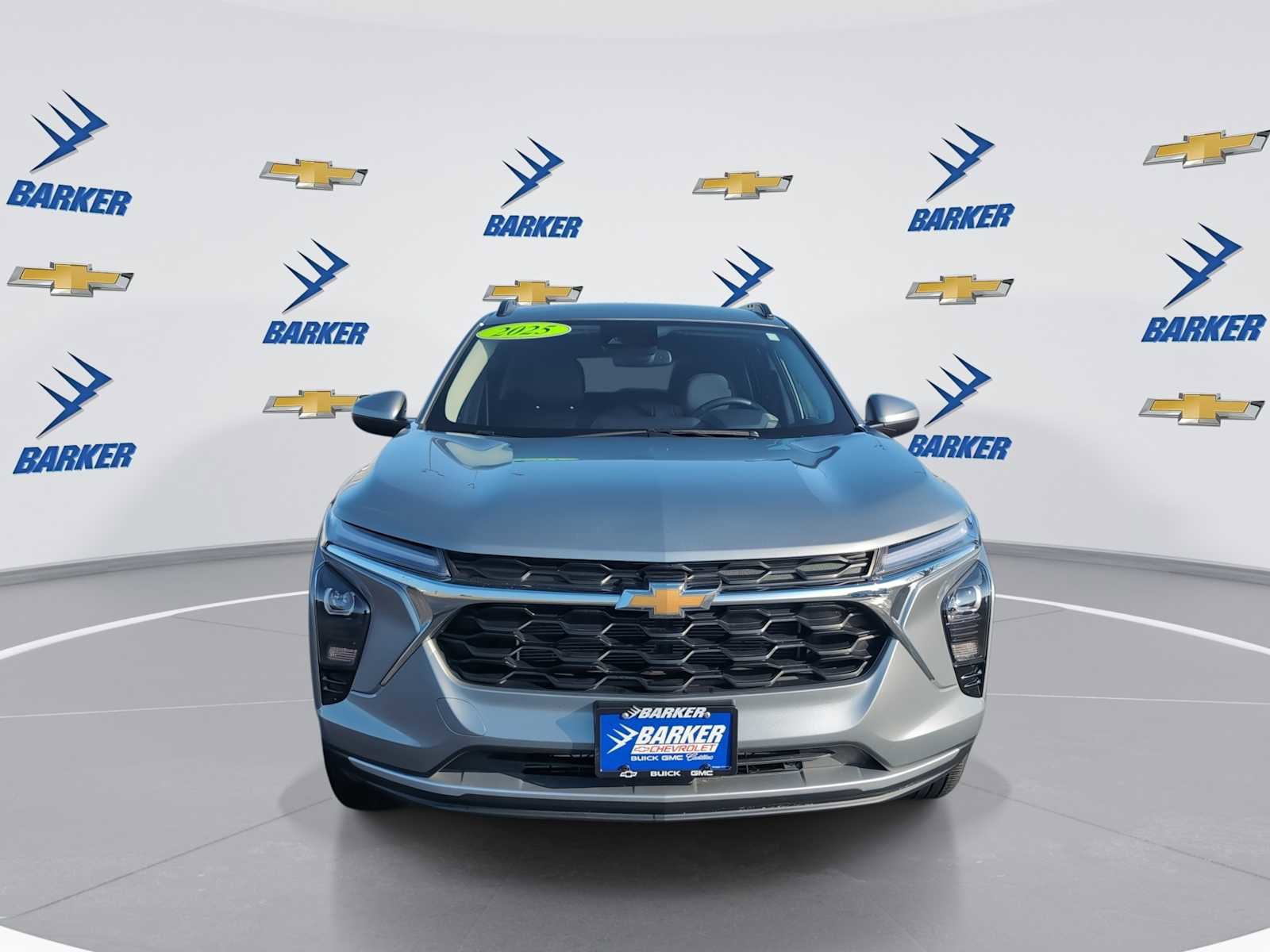 Used 2025 Chevrolet Trax LT w/ LT Convenience Package image 3