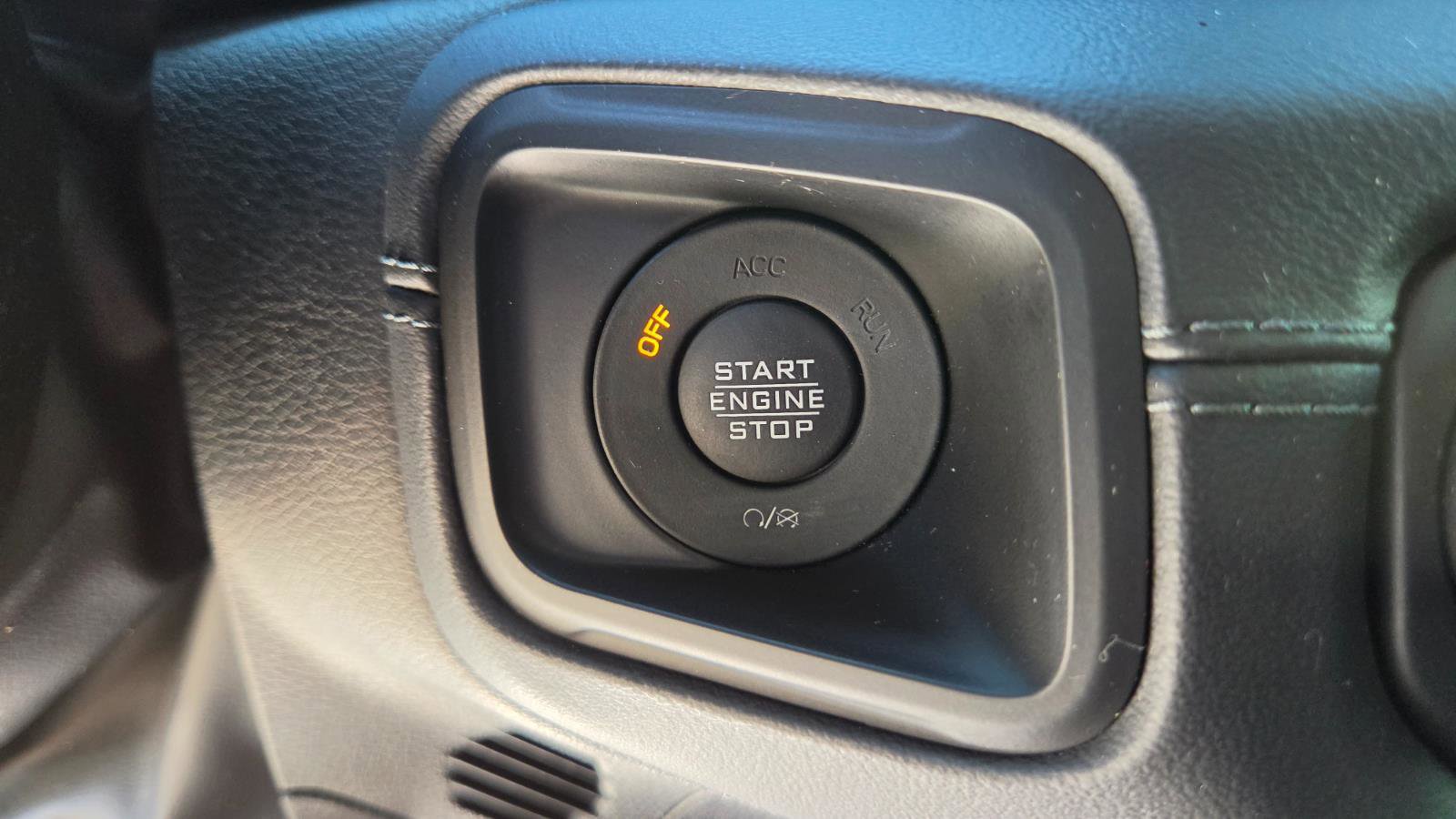 Used 2024 Jeep Wrangler Sahara image 33