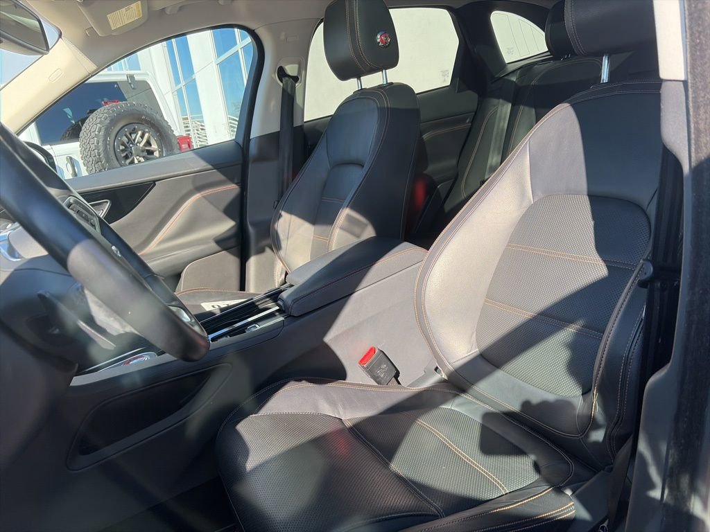 Used 2018 Jaguar F-PACE Prestige image 11