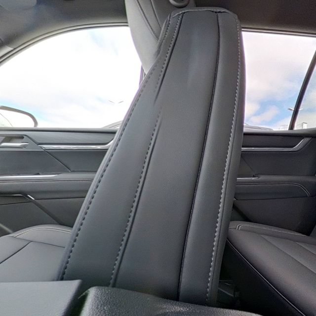New 2026 GMC Acadia Elevation w/ Super Cruise Package FWD image 32