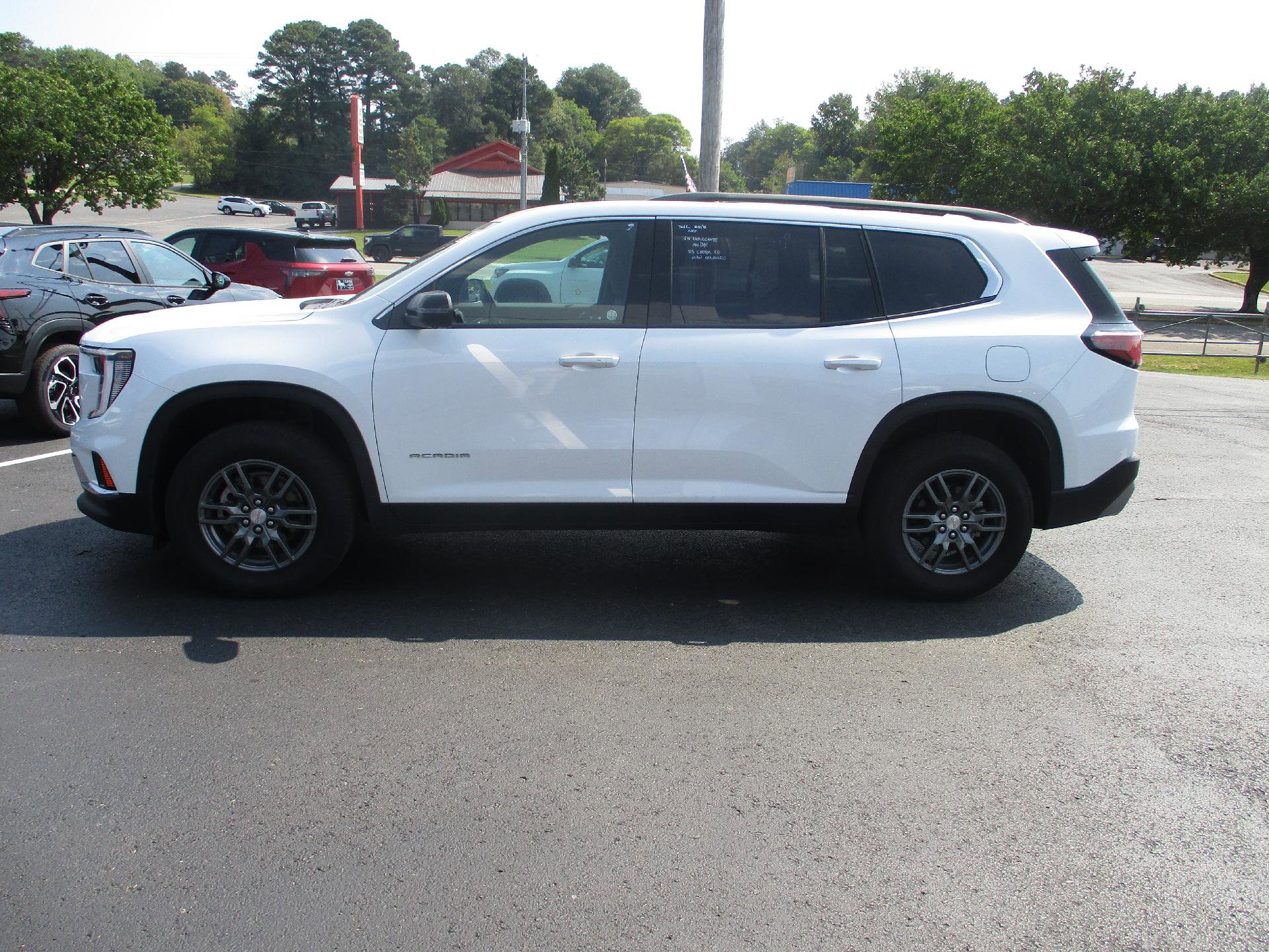Used 2025 GMC Acadia Elevation image 6
