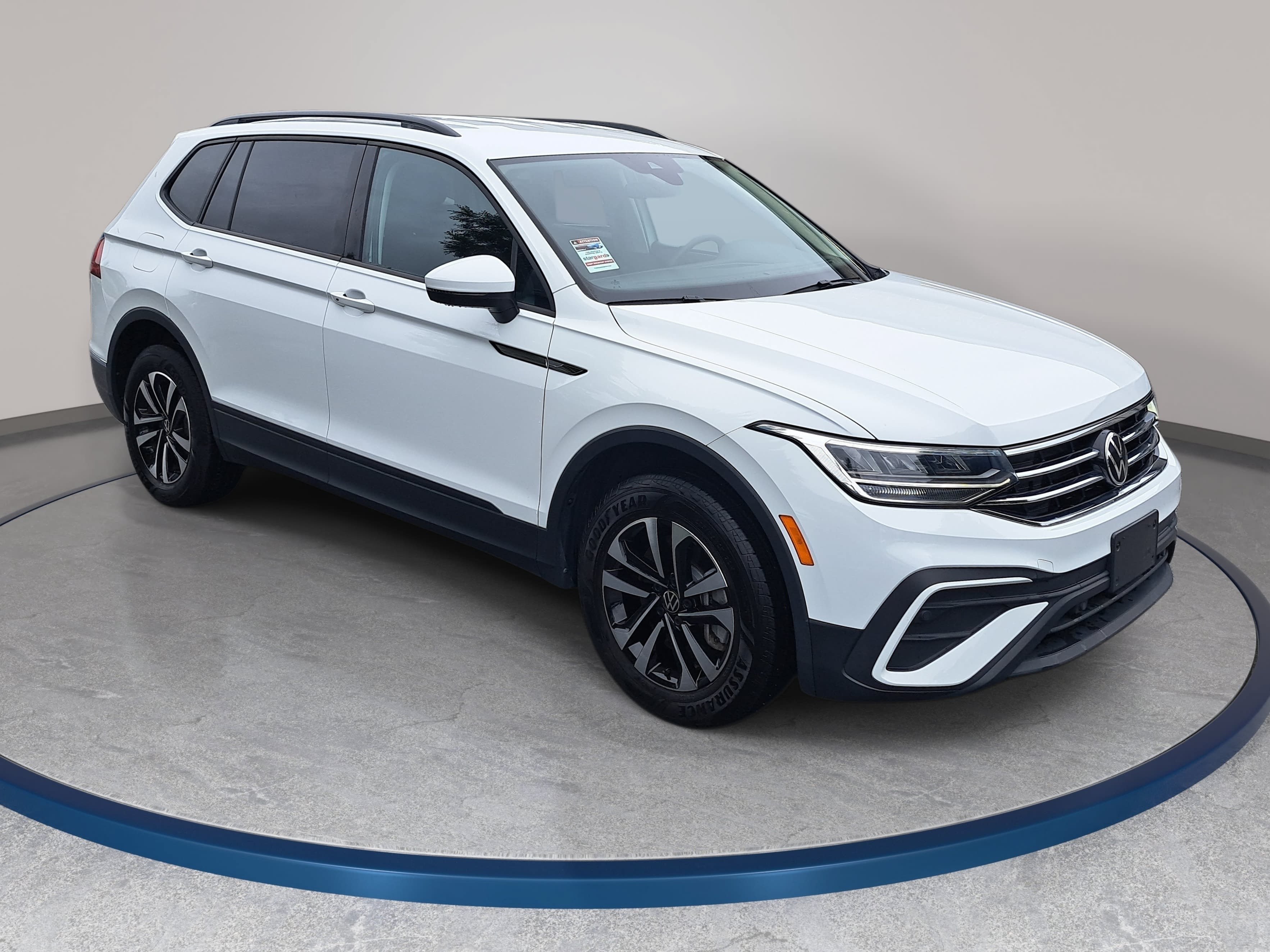 Used 2023 Volkswagen Tiguan S w/ Driver Assistance Package AWD/4WD image 3