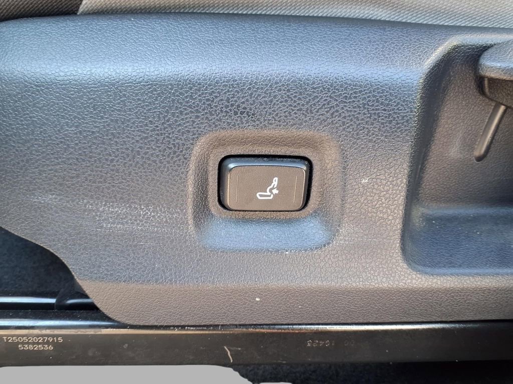 Used 2025 Toyota Tacoma SR5 image 25