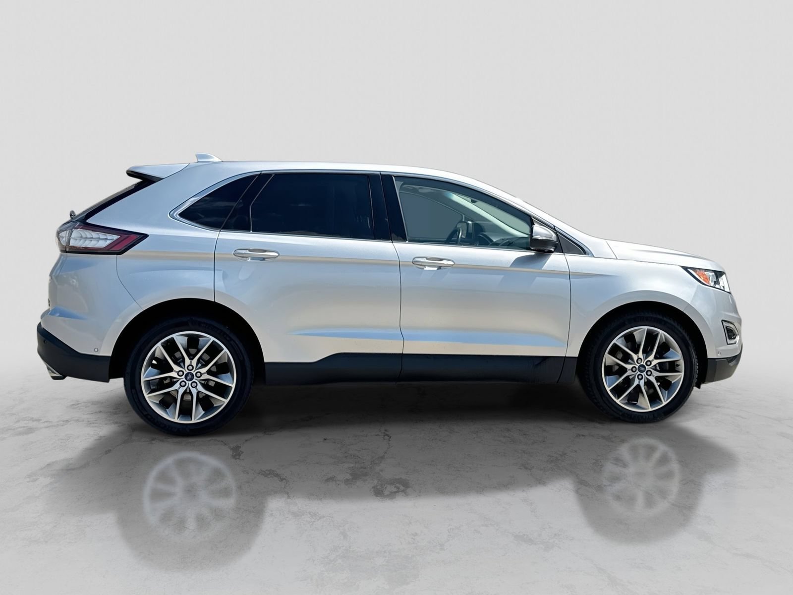 Used 2017 Ford Edge Titanium w/ Equipment Group 302A AWD/4WD image 9