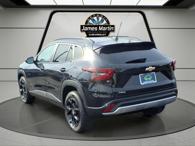 Certified 2024 Chevrolet Trax LT w/ Driver Confidence Package image 6