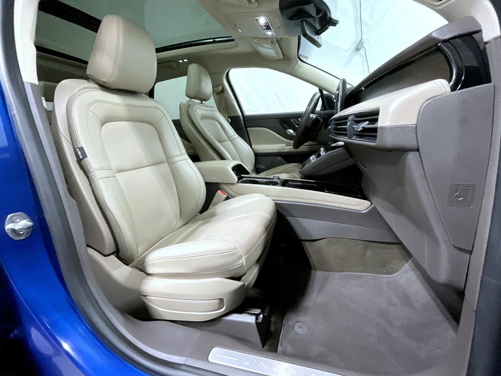 Used 2021 Lincoln Corsair Reserve w/ Equipment Group 201A image 16