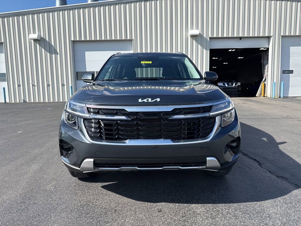 Used 2024 Kia Seltos S AWD/4WD image 2