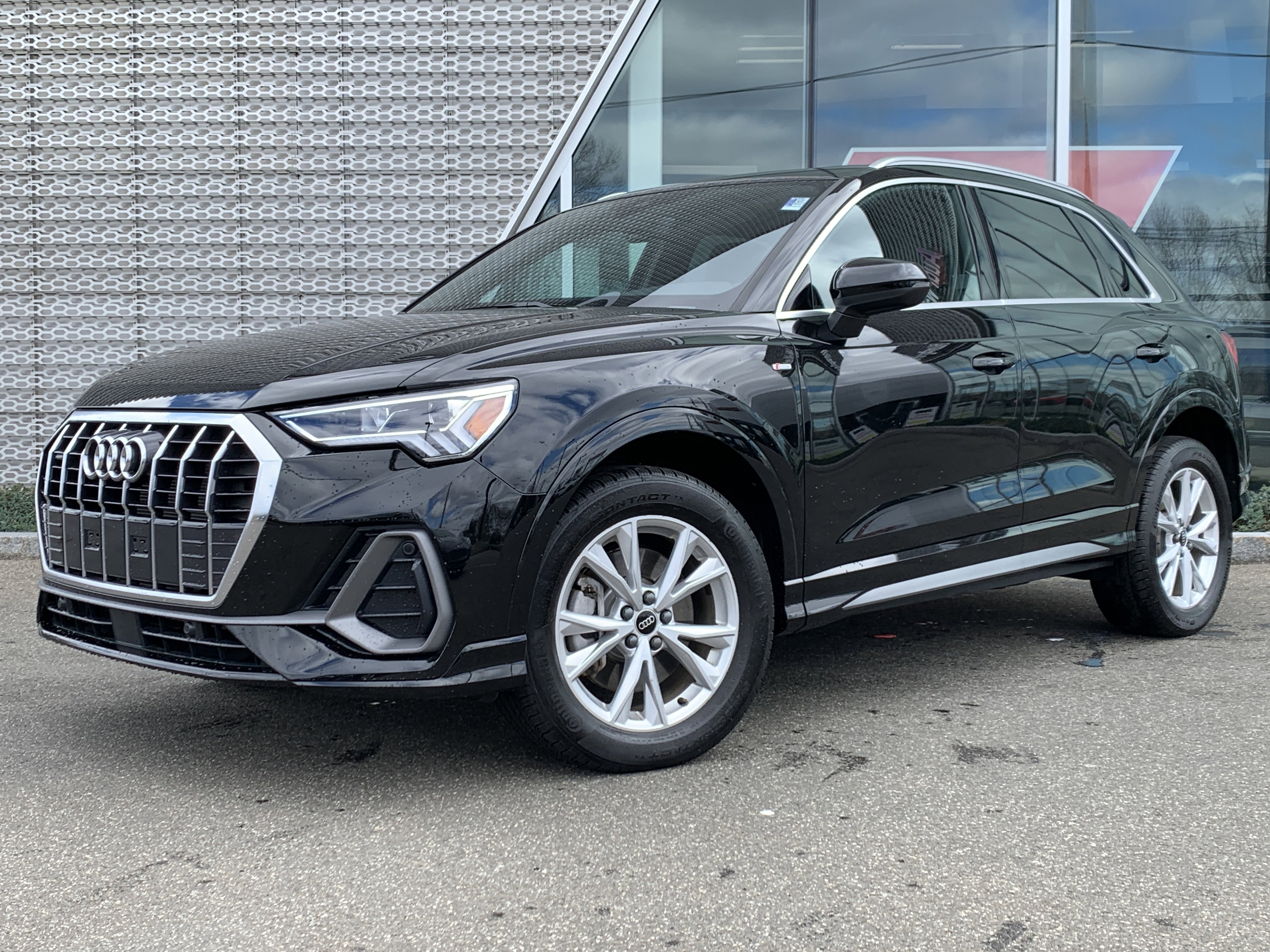 Used 2025 Audi Q3 2.0T Premium w/ Convenience Package image 1
