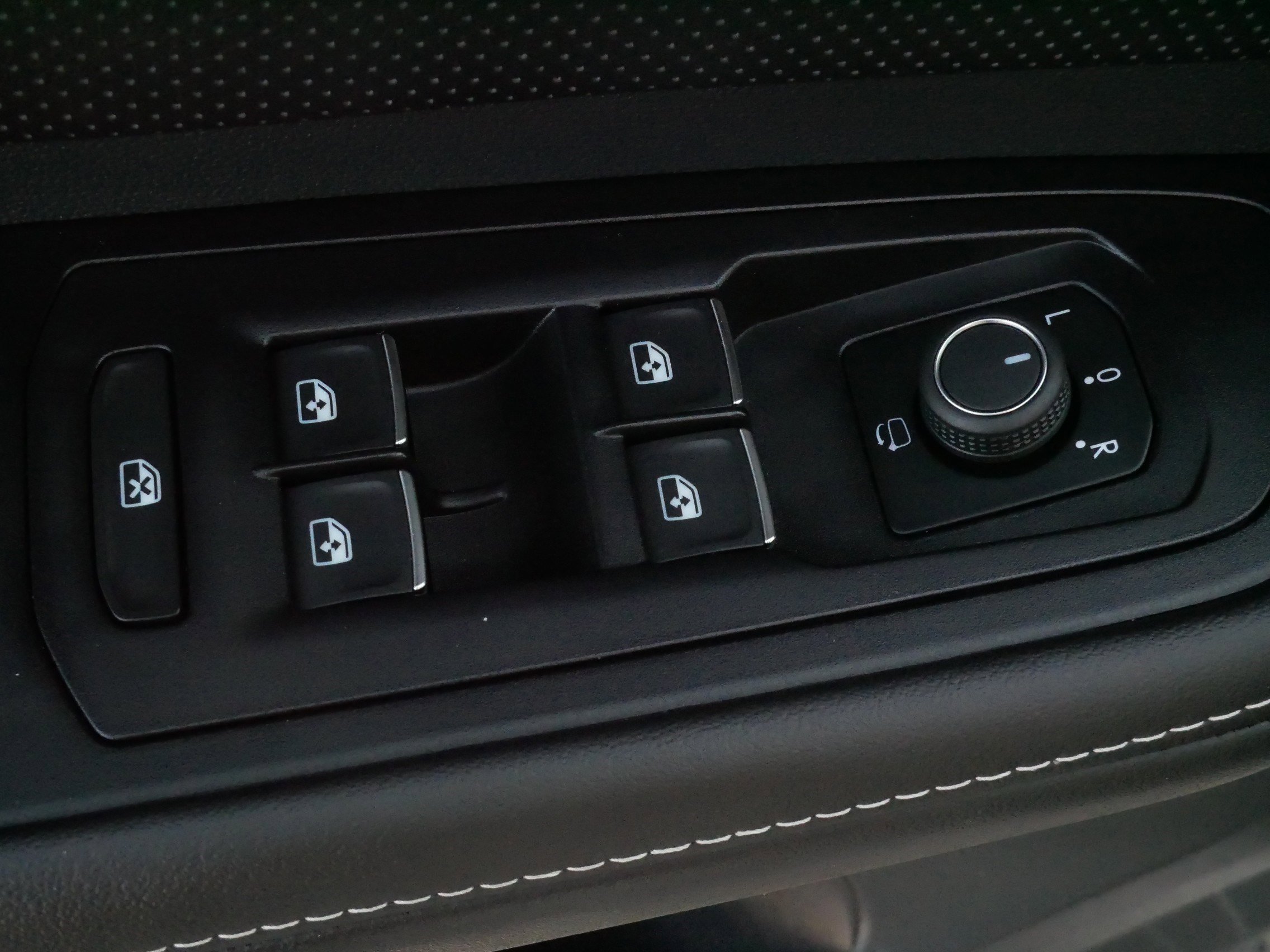 Used 2024 Volkswagen Atlas SEL Premium R-Line image 19