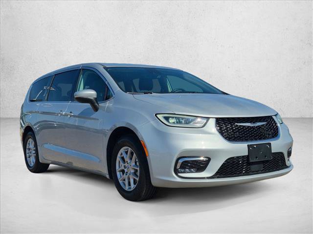 Used 2023 Chrysler Pacifica Touring-L FWD video 3