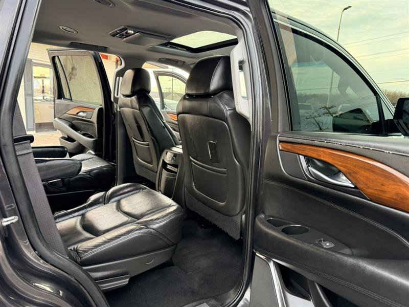 Used 2017 Cadillac Escalade Luxury AWD/4WD image 16
