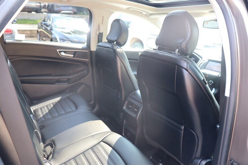 Used 2019 Ford Edge SEL w/ Equipment Group 201A AWD/4WD image 25