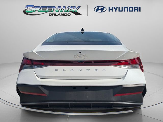 Used 2024 Hyundai Elantra SE FWD image 7