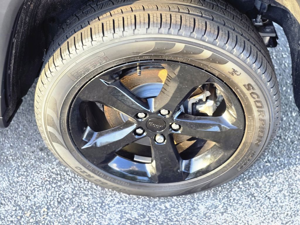 Used 2025 Jeep Grand Cherokee L Limited w/ Black Appearance Package image 5