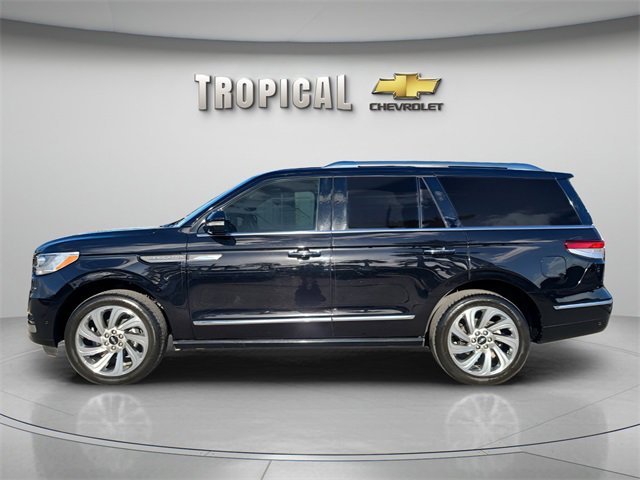 Used 2024 Lincoln Navigator Premiere image 2