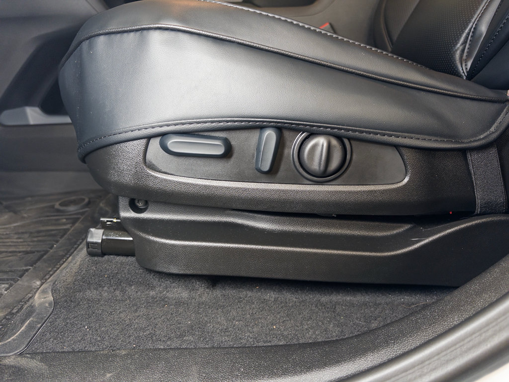 Used 2027 Chevrolet Bolt LT w/ Comfort Package FWD image 6