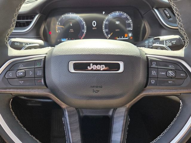 Used 2023 Jeep Grand Cherokee Limited w/ Black Appearance Package image 35