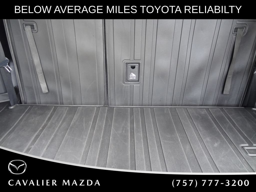 Used 2023 Toyota Highlander XLE AWD/4WD image 17