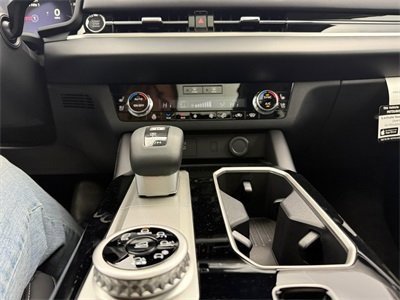 New 2025 Mitsubishi Outlander SEL image 22