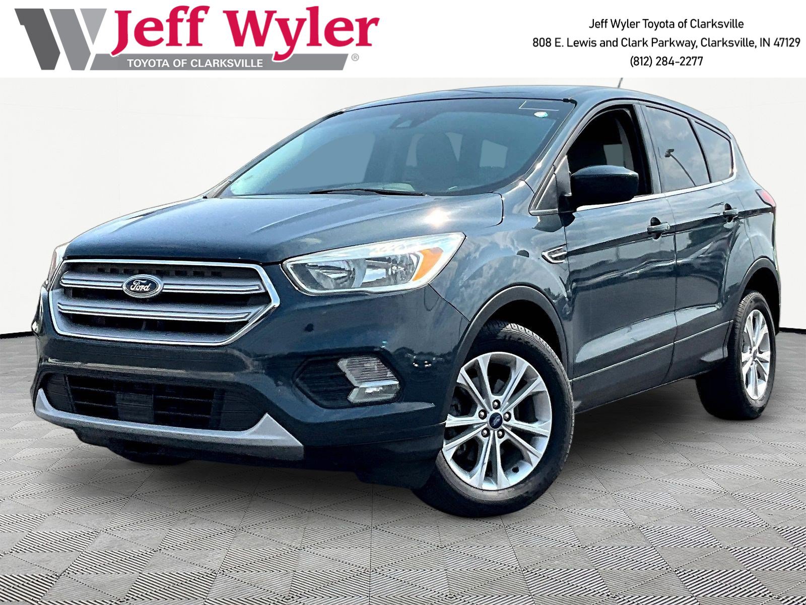 Used 2019 Ford Escape SE FWD image 1