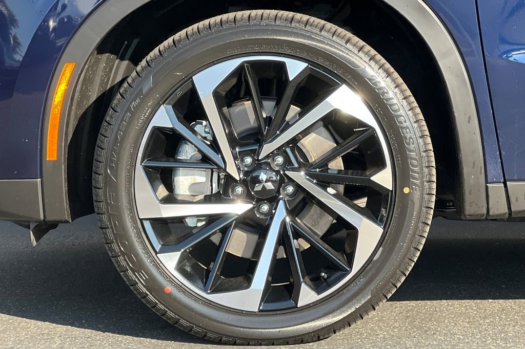 New 2025 Mitsubishi Outlander SE image 27