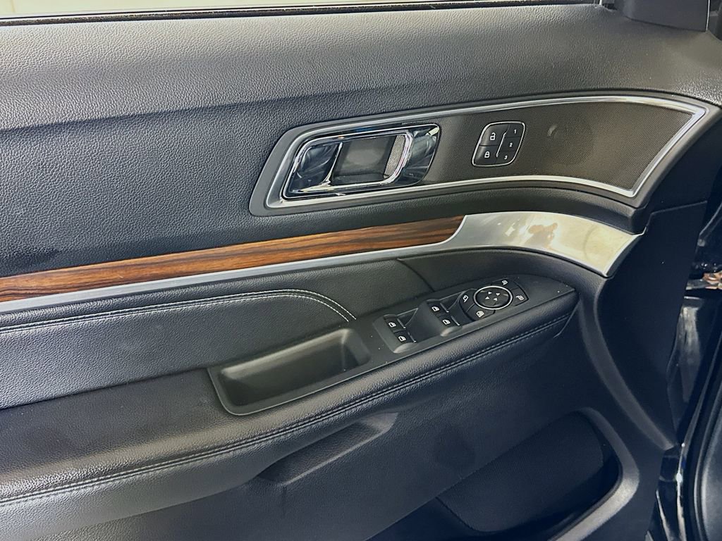 Used 2018 Ford Explorer Limited AWD/4WD image 18