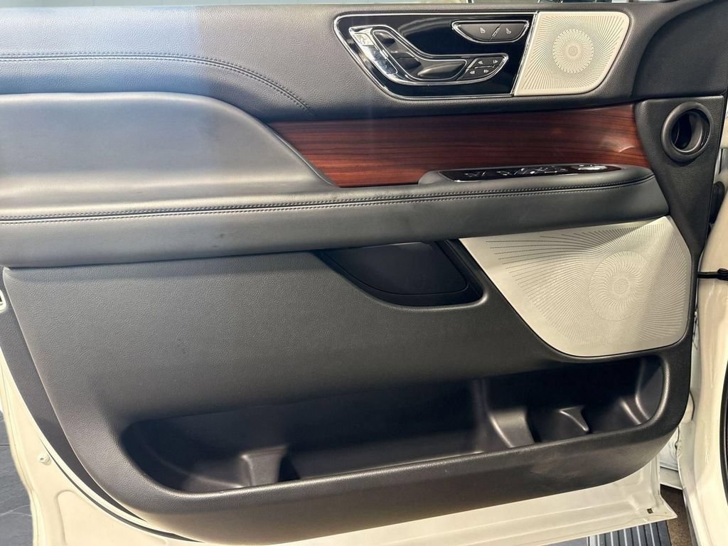 Certified 2023 Lincoln Navigator Reserve AWD/4WD image 15