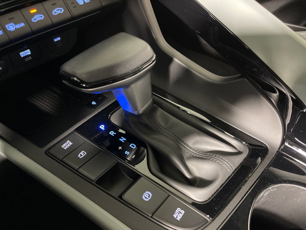 Certified 2025 Hyundai Elantra Limited FWD image 24