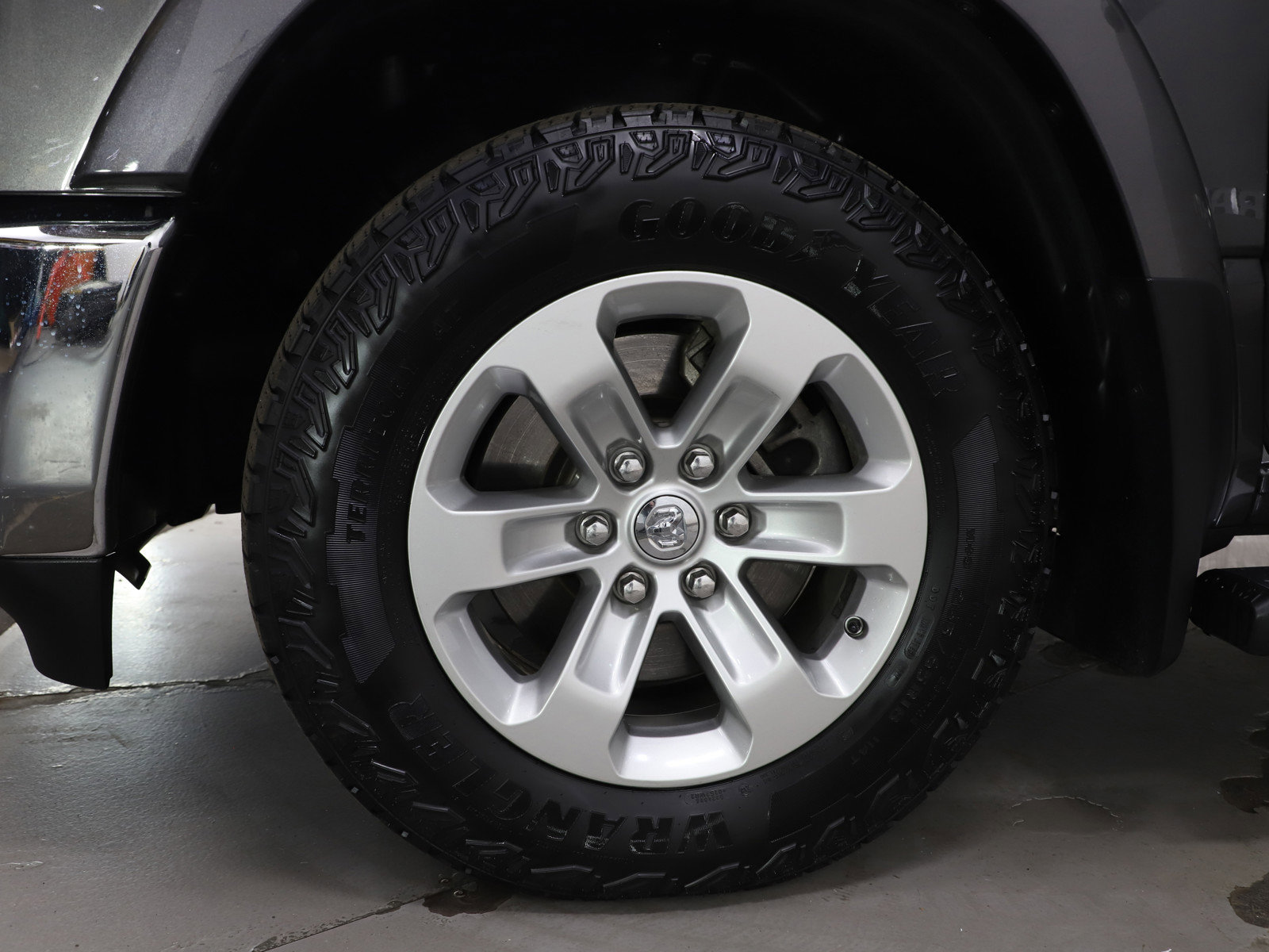 Used 2019 RAM 1500 Laramie image 31