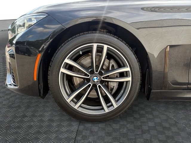 Used 2021 BMW 740i xDrive w/ M Sport Package AWD/4WD image 14