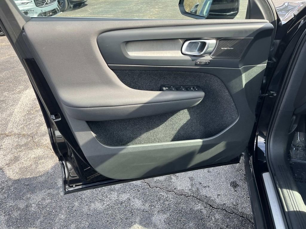 Used 2023 Volvo XC40 B5 Ultimate w/ Climate Package image 24